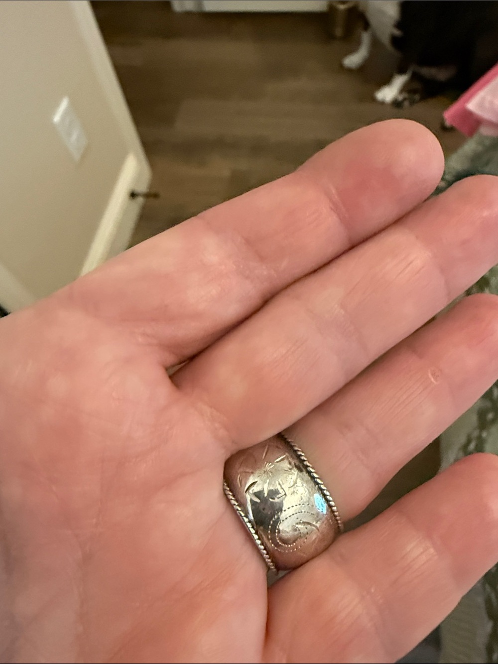 Sterling Wide Engraved Silver Band Ring - Size 7 - Picture 5 of 5